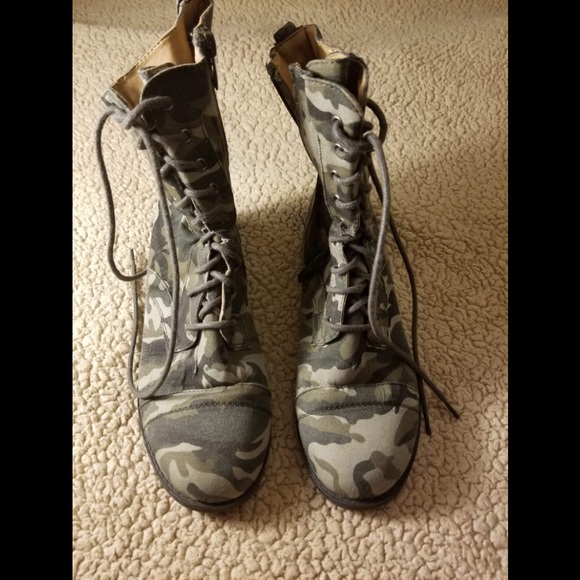 New! Forever 21 Women’s 7.5 Camo mid ankle Boots - Picture 2 of 5